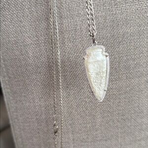 Long necklace - arrowhead mother of pearl silver